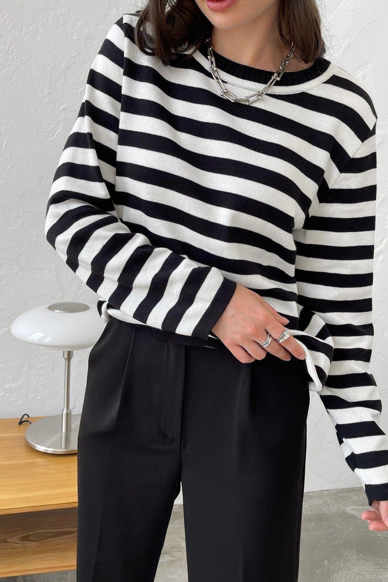 Striped Loose Sweater | Klyo